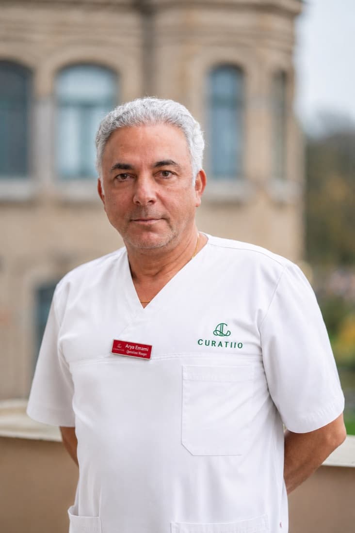 Dr. Arya Emami, Kirurg, ögonlocksplastik på Curatiio i Göteborg